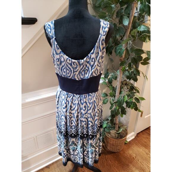 R&M Richards Sheath Dress Womens 12 White Blue Filigree Print Pleated Scoop Neck - Picture 4 of 12
